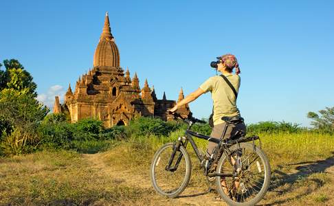 Huur een fiets om de tempels van Bagan te bekijken
